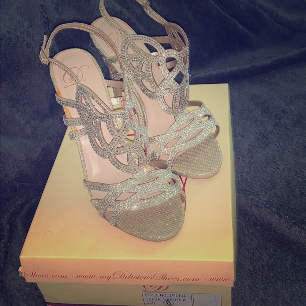 Delicious sparkling Gold Shoes